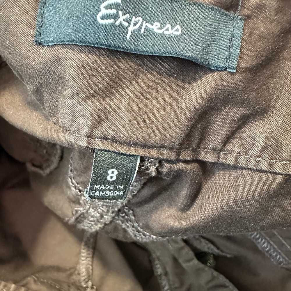 Y2K Vintage Express women's brown cargo pants.
Size: 8 - Picture 7 of 7